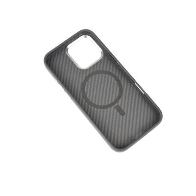 薄さ0.8mm 16g重量 マグネティックアラミド繊維の電話ケース iPhone 16 Pro サイドインジェクションとフルカバー
