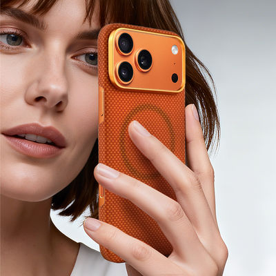 iPhone 17 Pro Max用メタルフレーム付きプレミアムアラミドカーボンファイバーモバイルカバー