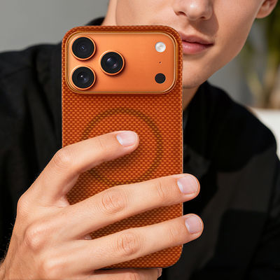 iPhone 17 Pro Max用メタルフレーム付きプレミアムアラミドカーボンファイバーモバイルカバー