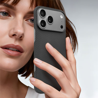iPhone 17 Pro Max用メタルフレーム付きカスタムアラミドカーボンファイバーモバイルカバー